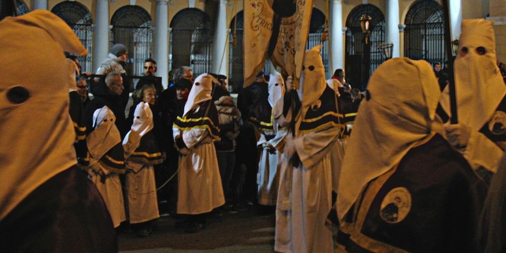 Tradizioni pasquali d'Italia: in Abruzzo, la tradizione pasquale degli incappucciati di Chieti